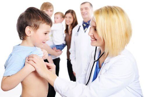 dokter examines anak jeung cacing